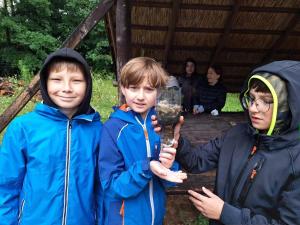 su09